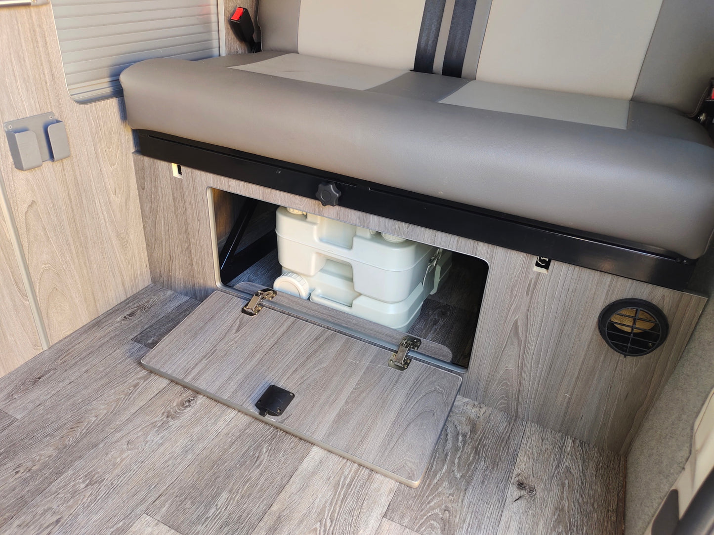 FOR SALE 2007 Nissan Urvan 4WD Automatic Diesel